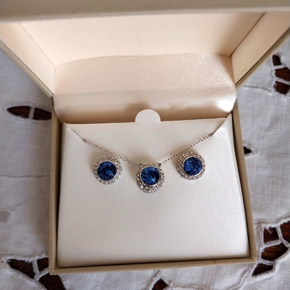 Swarovski Crystal Pendant & Earring Set